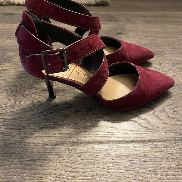 Burgundy heels - Picture 3 of 4